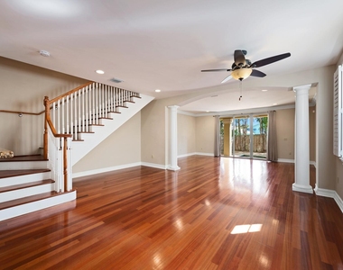 804 Ne 16th Avenue - Photo Thumbnail 1