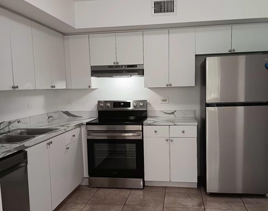 3650 N 56th Avenue - Photo Thumbnail 6