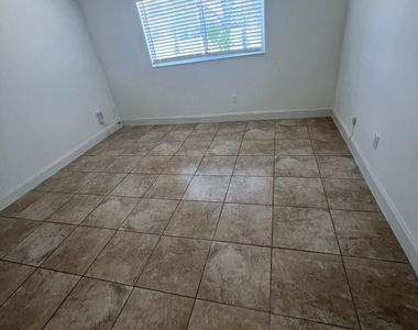 3650 N 56th Avenue - Photo Thumbnail 8