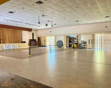 1055 Country Club Drive - Photo Thumbnail 49
