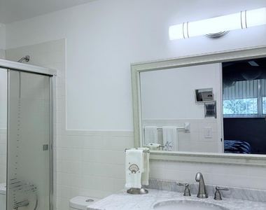 1055 Country Club Drive - Photo Thumbnail 15