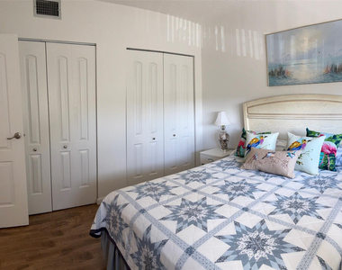 1055 Country Club Drive - Photo Thumbnail 16