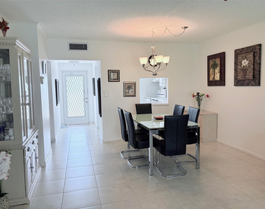 1055 Country Club Drive - Photo Thumbnail 10