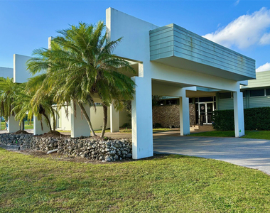 1055 Country Club Drive - Photo Thumbnail 25
