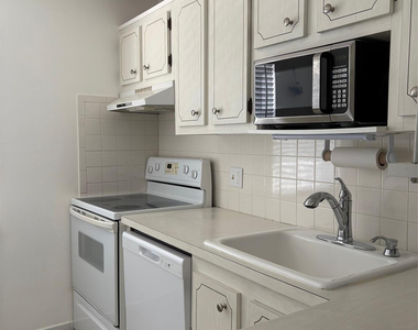 1055 Country Club Drive - Photo Thumbnail 4