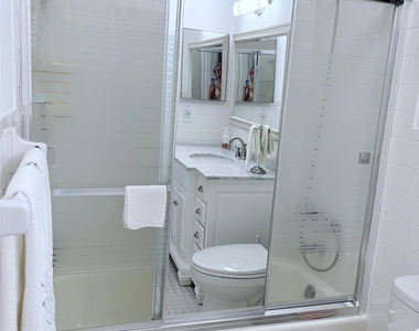 1055 Country Club Drive - Photo Thumbnail 14