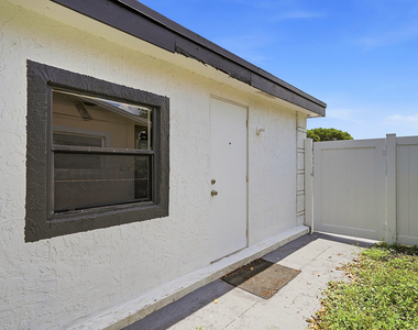 1060 Sw 5th Terrace - Photo Thumbnail 23