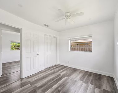 1060 Sw 5th Terrace - Photo Thumbnail 10