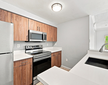 5860 W Sample Road - Photo Thumbnail 17
