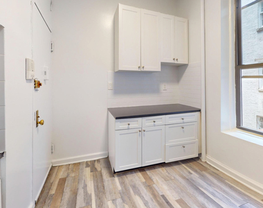 324 East 91st Street - Photo Thumbnail 3