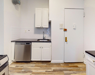 324 East 91st Street - Photo Thumbnail 2