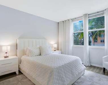 802 W Windward Way - Photo Thumbnail 13