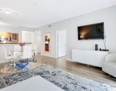 802 W Windward Way - Photo Thumbnail 2