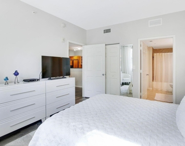 802 W Windward Way - Photo Thumbnail 14
