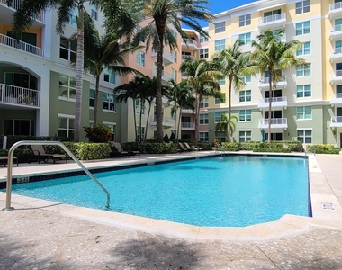 802 W Windward Way - Photo Thumbnail 21