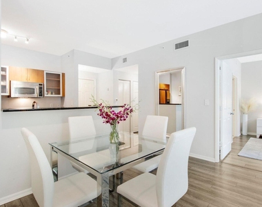 802 W Windward Way - Photo Thumbnail 4