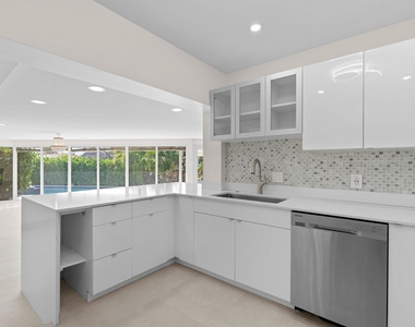 391 Se 7th Avenue - Photo Thumbnail 20