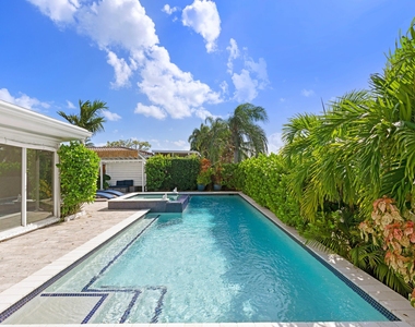 391 Se 7th Avenue - Photo Thumbnail 1