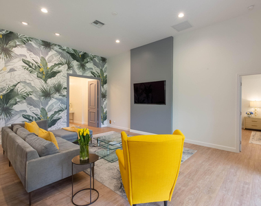 10429 Prato Street - Photo Thumbnail 3