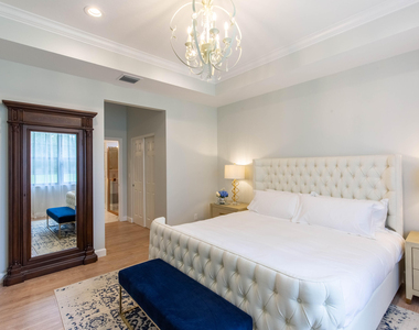 10429 Prato Street - Photo Thumbnail 9