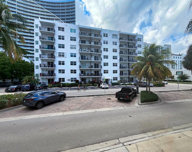 3000 Riomar Street - Photo Thumbnail 23