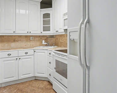 3000 Riomar Street - Photo Thumbnail 9