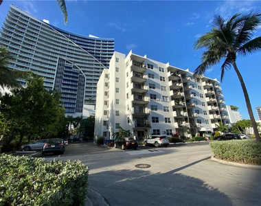 3000 Riomar Street - Photo Thumbnail 1