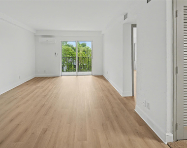 3000 Riomar Street - Photo Thumbnail 5