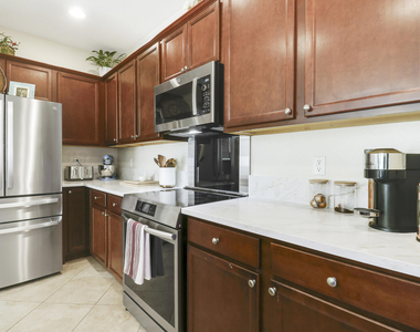 9504 Sw Merlin Court - Photo Thumbnail 5