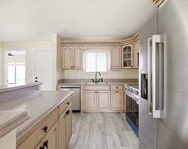 412 Southwind Drive - Photo Thumbnail 5