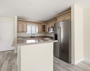 412 Southwind Drive - Photo Thumbnail 6