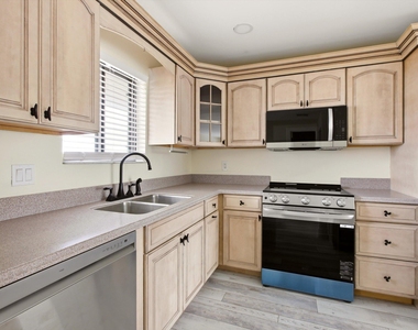 412 Southwind Drive - Photo Thumbnail 4