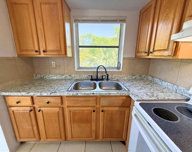 432 Nw 42nd Street - Photo Thumbnail 6