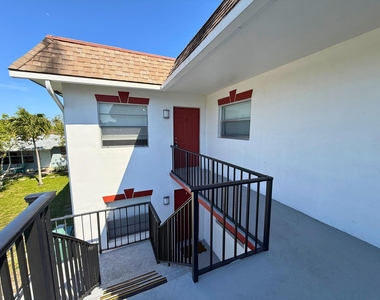 432 Nw 42nd Street - Photo Thumbnail 3