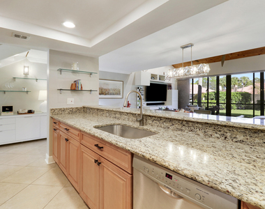 204 Old Meadow Way - Photo Thumbnail 13