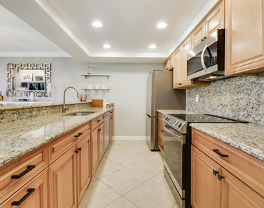 204 Old Meadow Way - Photo Thumbnail 12