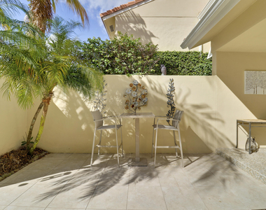 204 Old Meadow Way - Photo Thumbnail 5