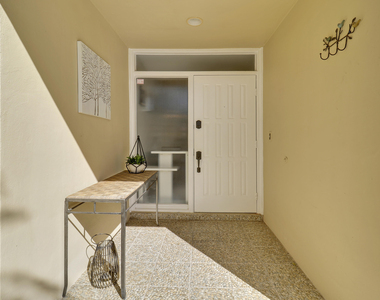 204 Old Meadow Way - Photo Thumbnail 6