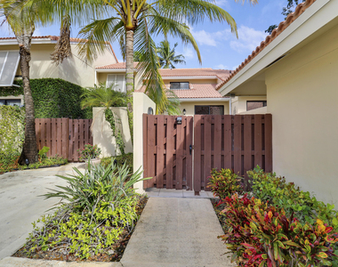 204 Old Meadow Way - Photo Thumbnail 2