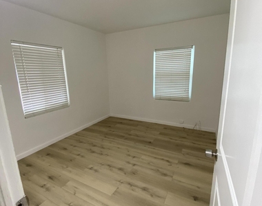 1448 Nw 4th Street - Photo Thumbnail 4