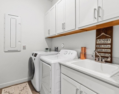 962 Castaway Court - Photo Thumbnail 25