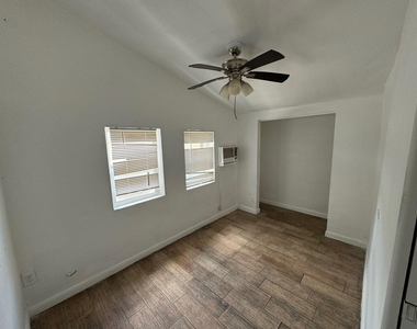 8261 Nw 1st Place - Photo Thumbnail 5