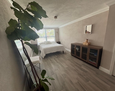 2480 Ne 13th Terrace - Photo Thumbnail 36