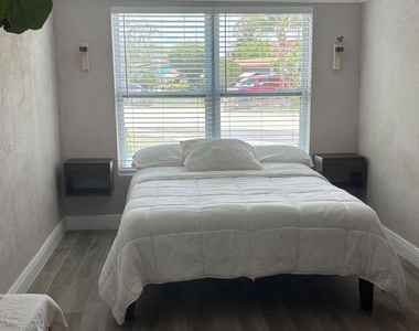 2480 Ne 13th Terrace - Photo Thumbnail 28