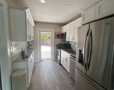 2480 Ne 13th Terrace - Photo Thumbnail 9