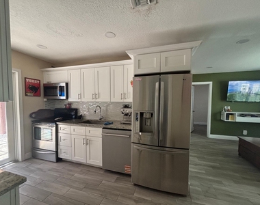 2480 Ne 13th Terrace - Photo Thumbnail 8