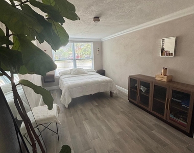 2480 Ne 13th Terrace - Photo Thumbnail 29