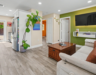 2480 Ne 13th Terrace - Photo Thumbnail 2