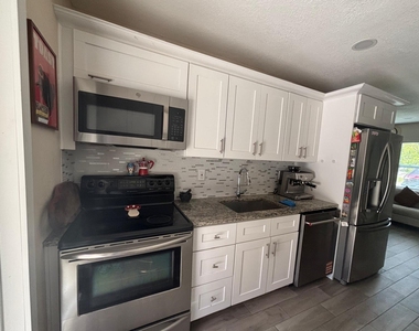 2480 Ne 13th Terrace - Photo Thumbnail 7