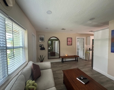 2480 Ne 13th Terrace - Photo Thumbnail 13